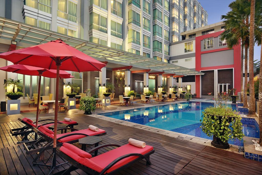 Mercure Pontianak City Center Екстер'єр фото
