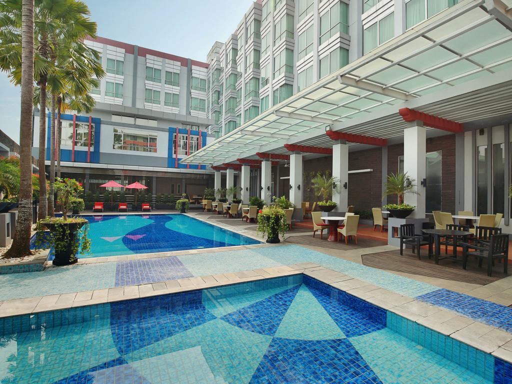 Mercure Pontianak City Center Екстер'єр фото