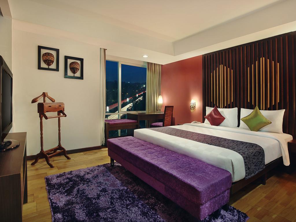 Mercure Pontianak City Center Екстер'єр фото