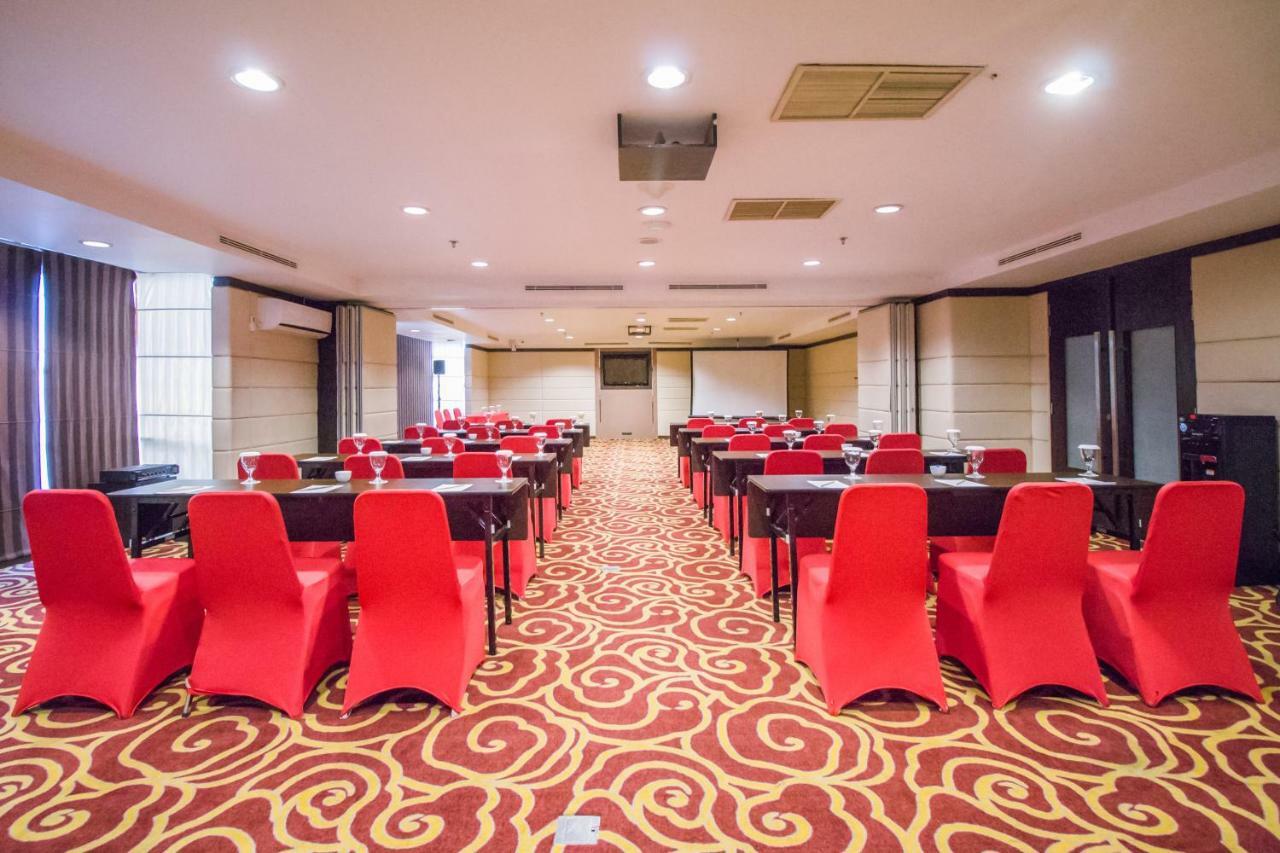 Mercure Pontianak City Center Екстер'єр фото