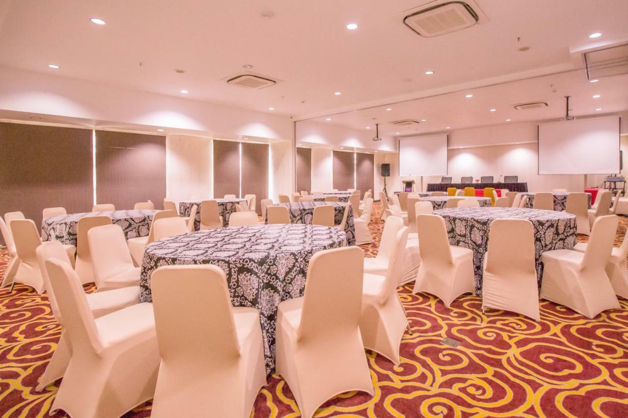 Mercure Pontianak City Center Екстер'єр фото