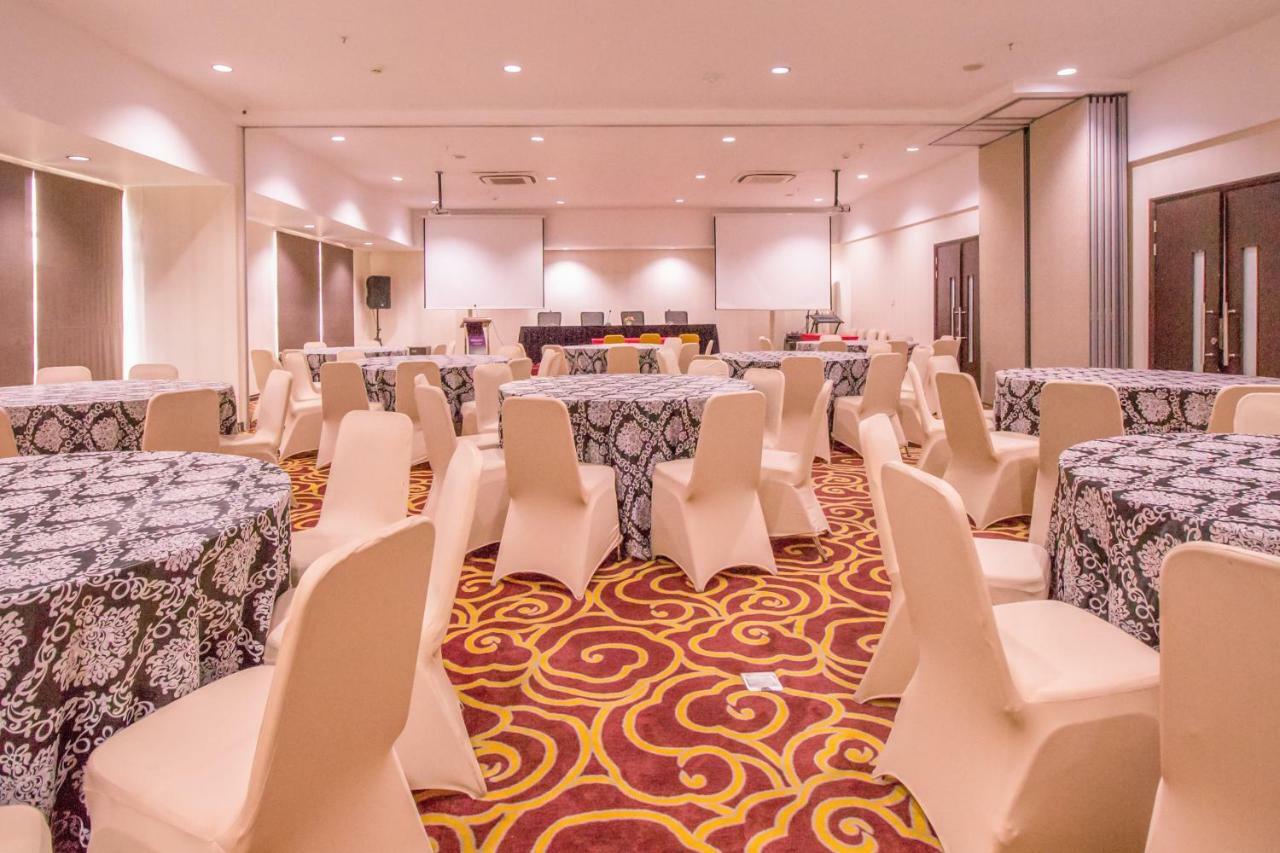 Mercure Pontianak City Center Екстер'єр фото