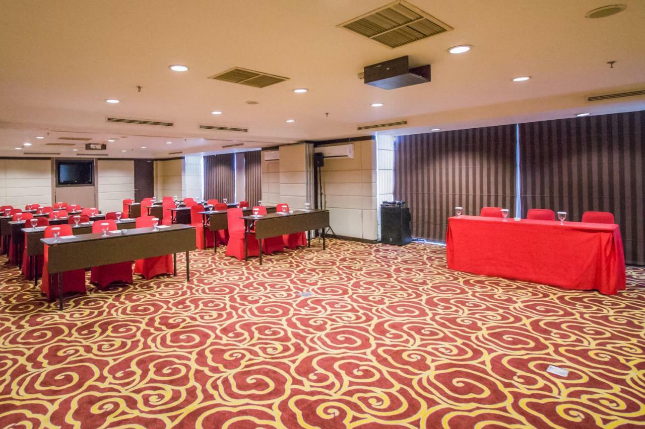 Mercure Pontianak City Center Екстер'єр фото