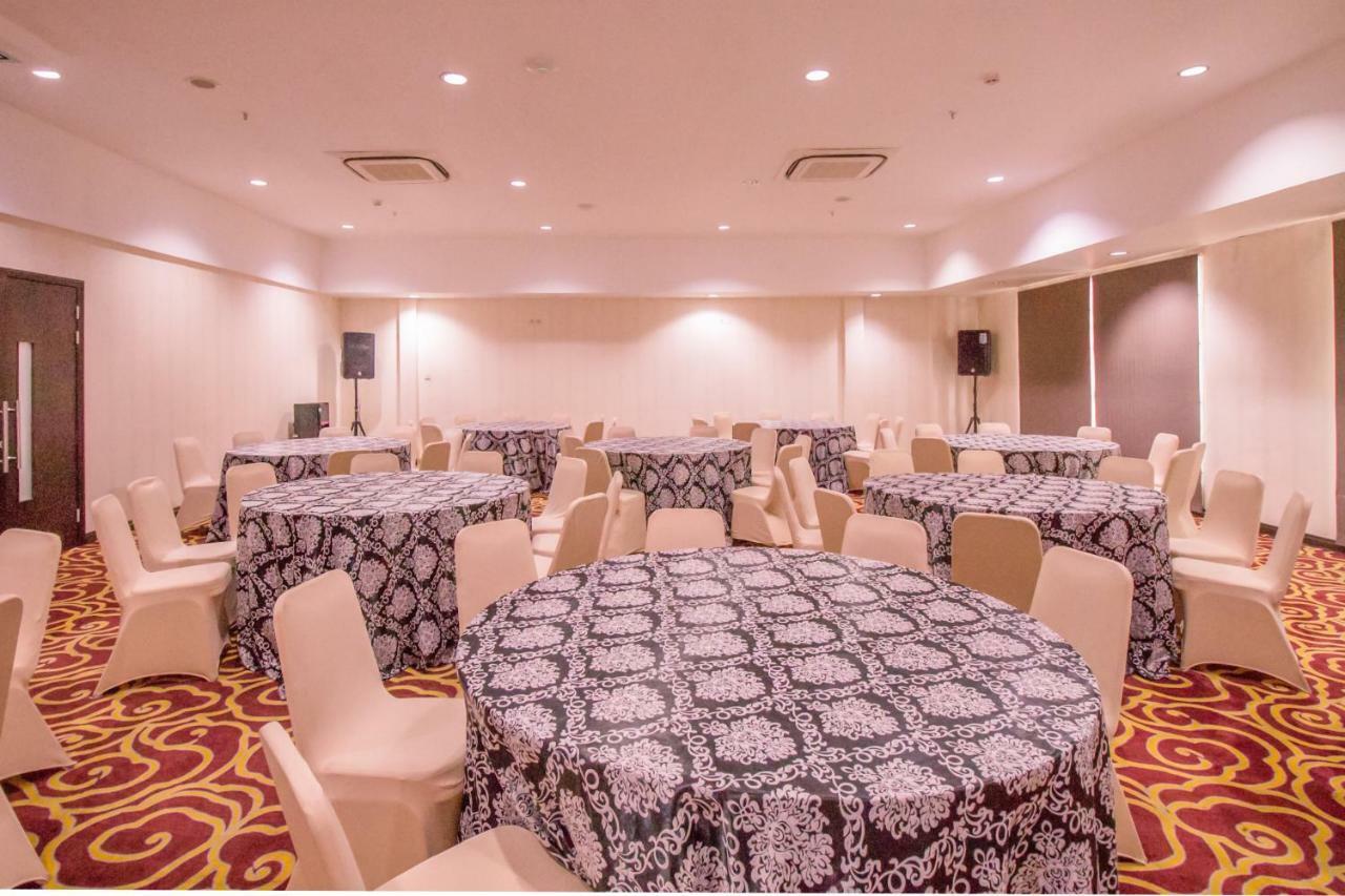 Mercure Pontianak City Center Екстер'єр фото