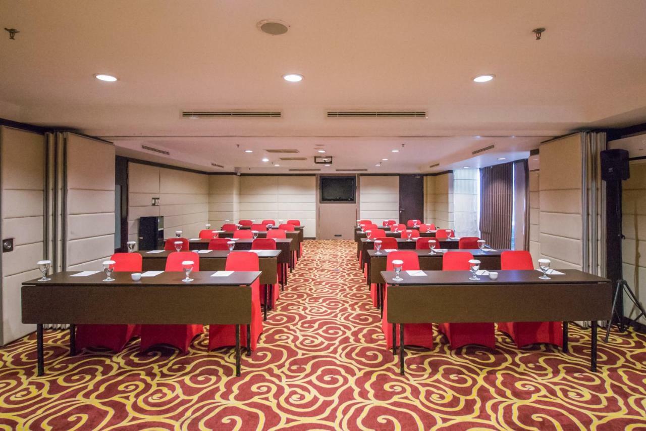 Mercure Pontianak City Center Екстер'єр фото
