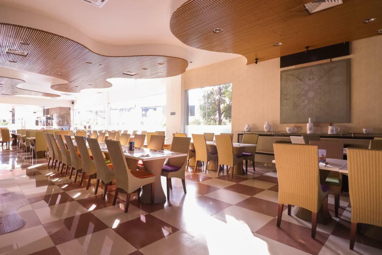 Mercure Pontianak City Center Екстер'єр фото